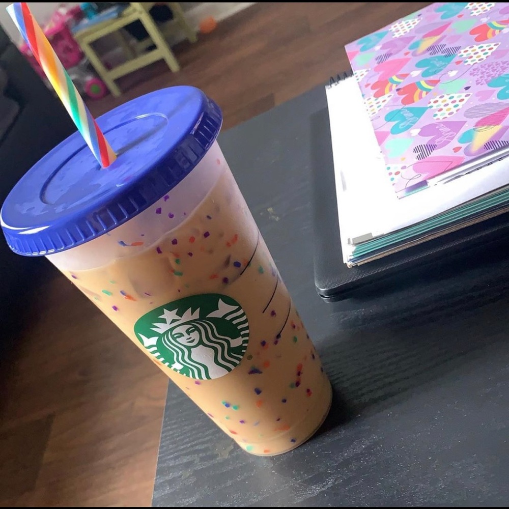 🎊 STARBUCKS CONFETTI COLOR CHANGING CUP! - Picture 2 of 2